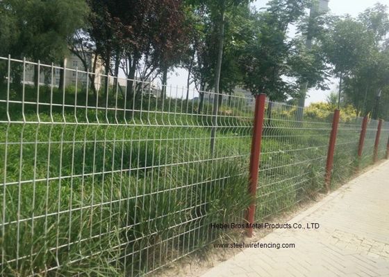 Cina Dilapisi PVC Garden dilas Wire Mesh Pagar Dengan Strong Corrosion Resistance pemasok